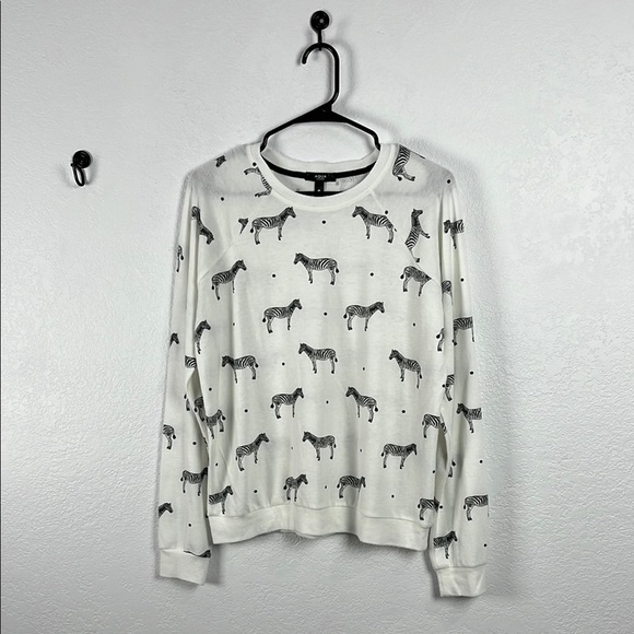 Aqua Lounge Women’s Zebra All Over Print Knit Sweater Crew Neck Sz M White Black - Picture 1 of 8
